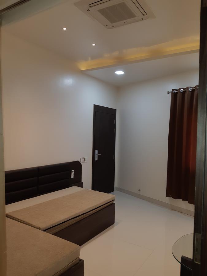Hotel Pushpak Satara Zewnętrze zdjęcie