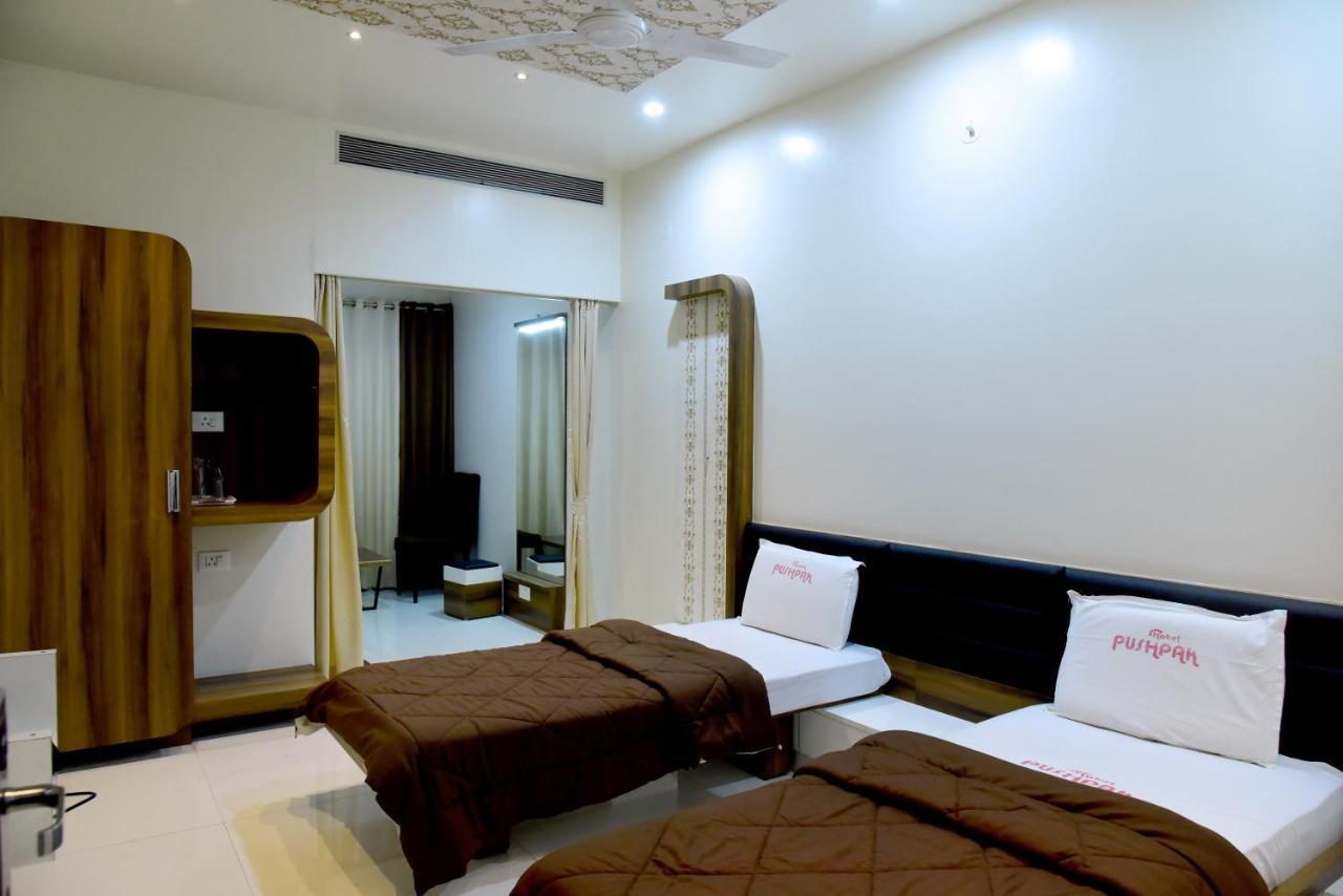 Hotel Pushpak Satara Zewnętrze zdjęcie